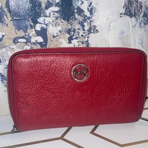 Michael Kors Jet Set Continental Zip around Red  Pebble grain Leather